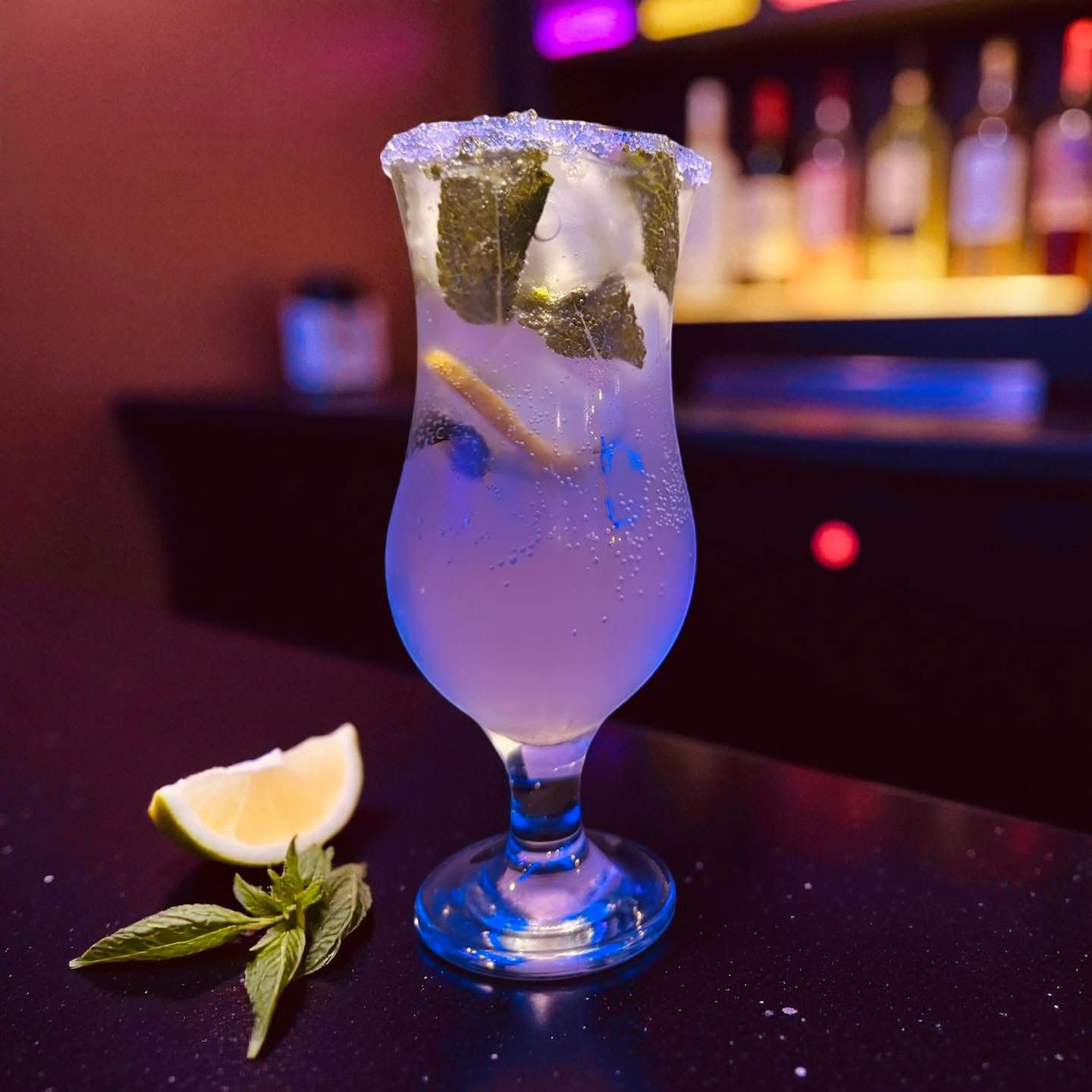 Frosted mojito with mint and lemon